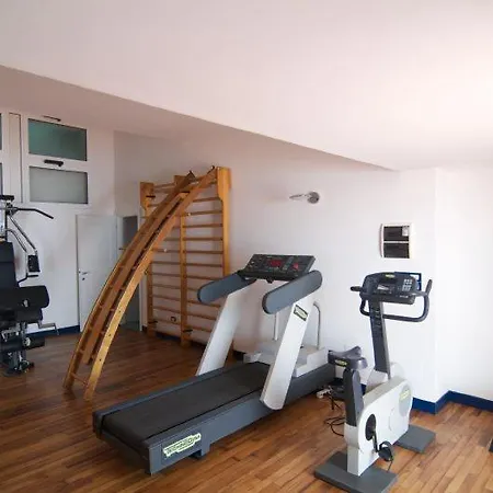 Sleeps 23 Air Con 페자로